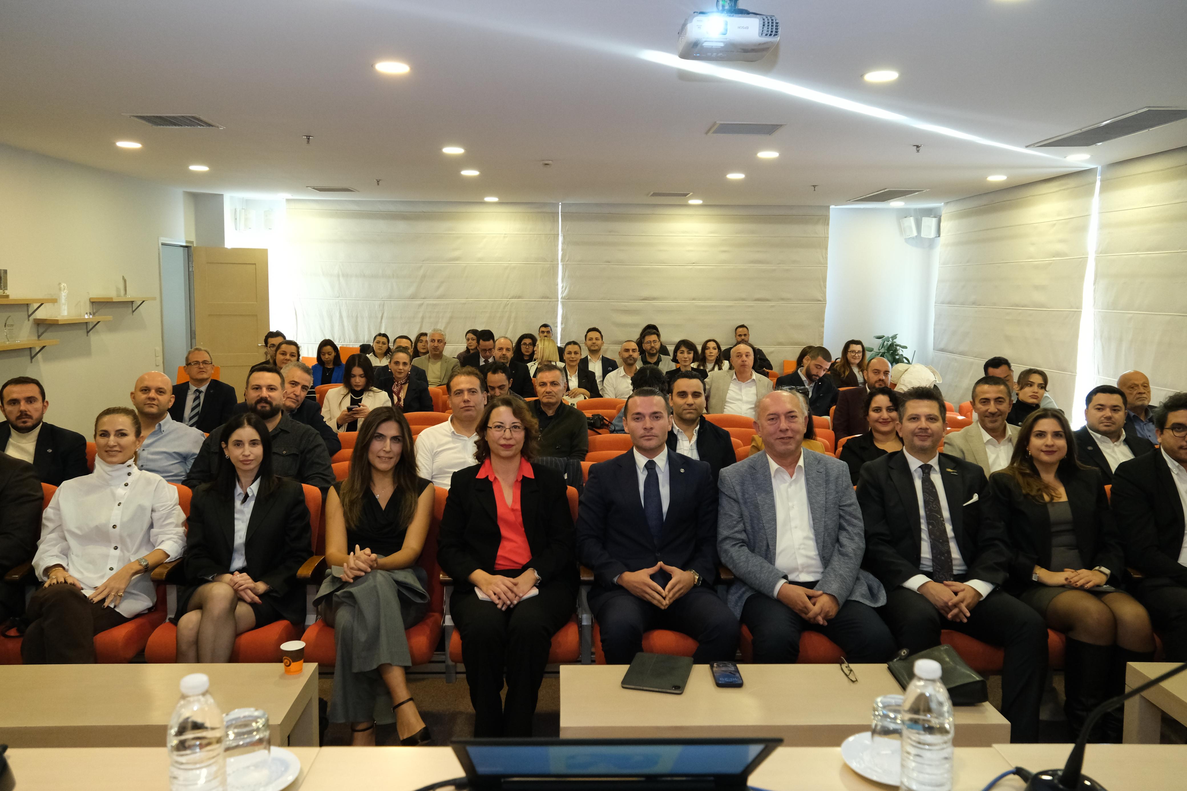 EGİFED Yönetim Kurulu EGİAD “Yaratıcı Yıkım Sürecinde İzmir Raporu”Lansman Katılımı